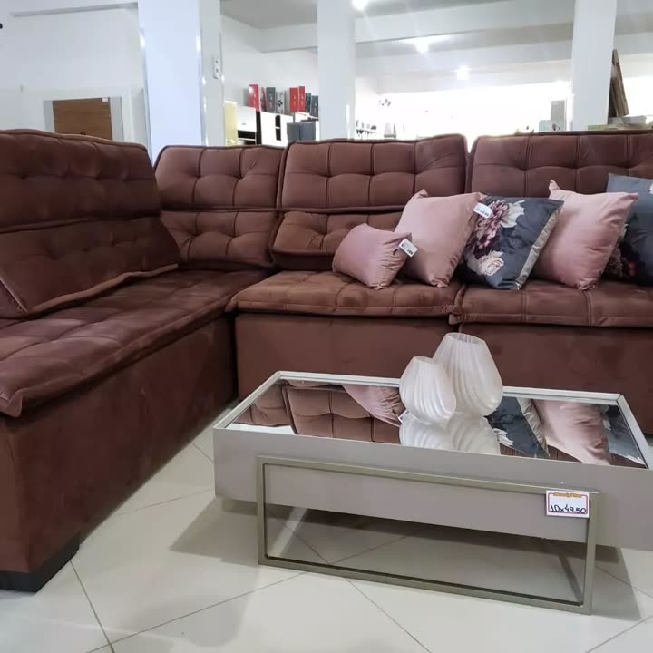 Estofado retrátil e reclinável com chaise no showroom